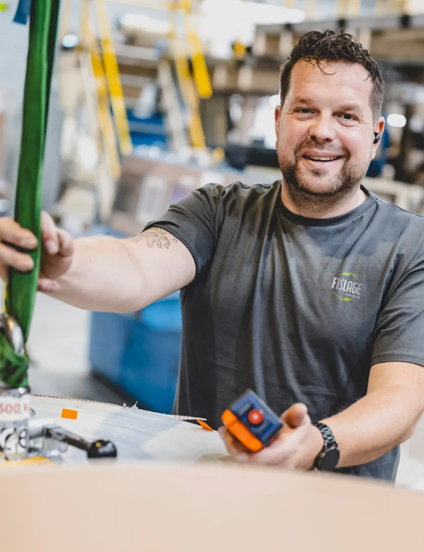 Mitarbeiter an der Maschine