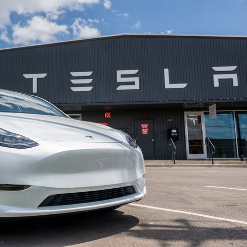 Tesla Logo-Implementation