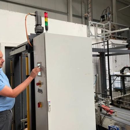 Automatisierte Anlage aus eigener Fertigung