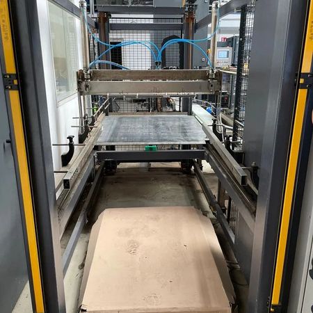 Abfüll- und Palettieranlage bei Höfer Chemie