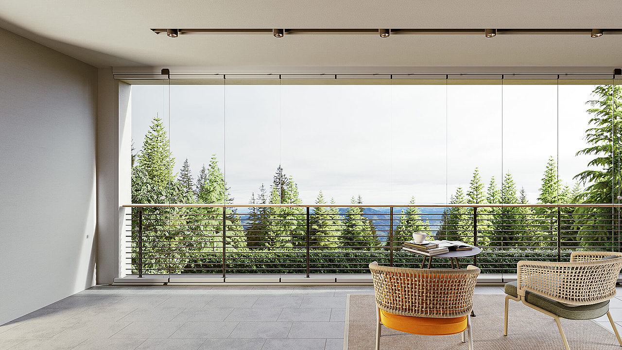 Loggiaverglasung einer Villa in den Bergen