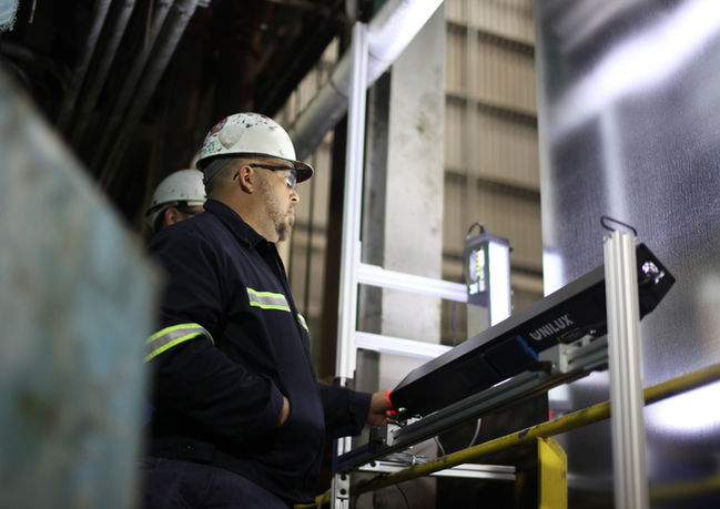 Oberflächen- und Kanteninspektion an Metallbändern