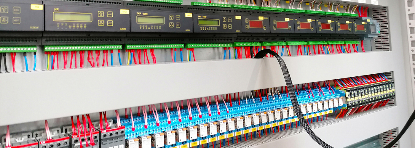 Elektrischer Schaltschrank mit ELREHA-Regelung