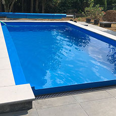 Schwimmbecken aus PE