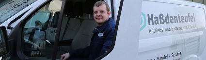 Serviceteam bei Montage und Inbetriebnahme
