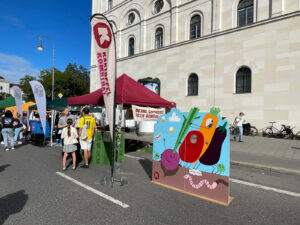 Kartoffelkombinat-Stand auf dem Zamanand Festival