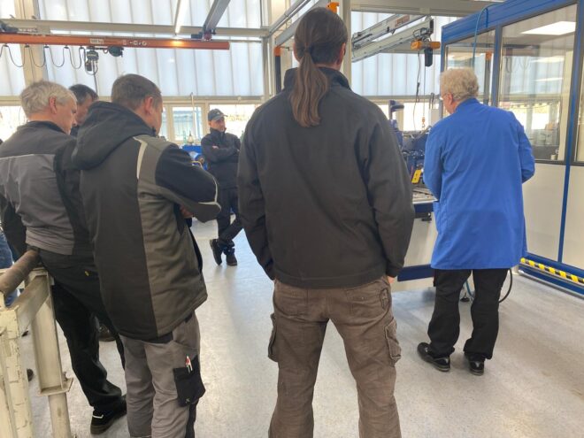 Service: Einweisung an der Plattenanfasmaschine MMB 500