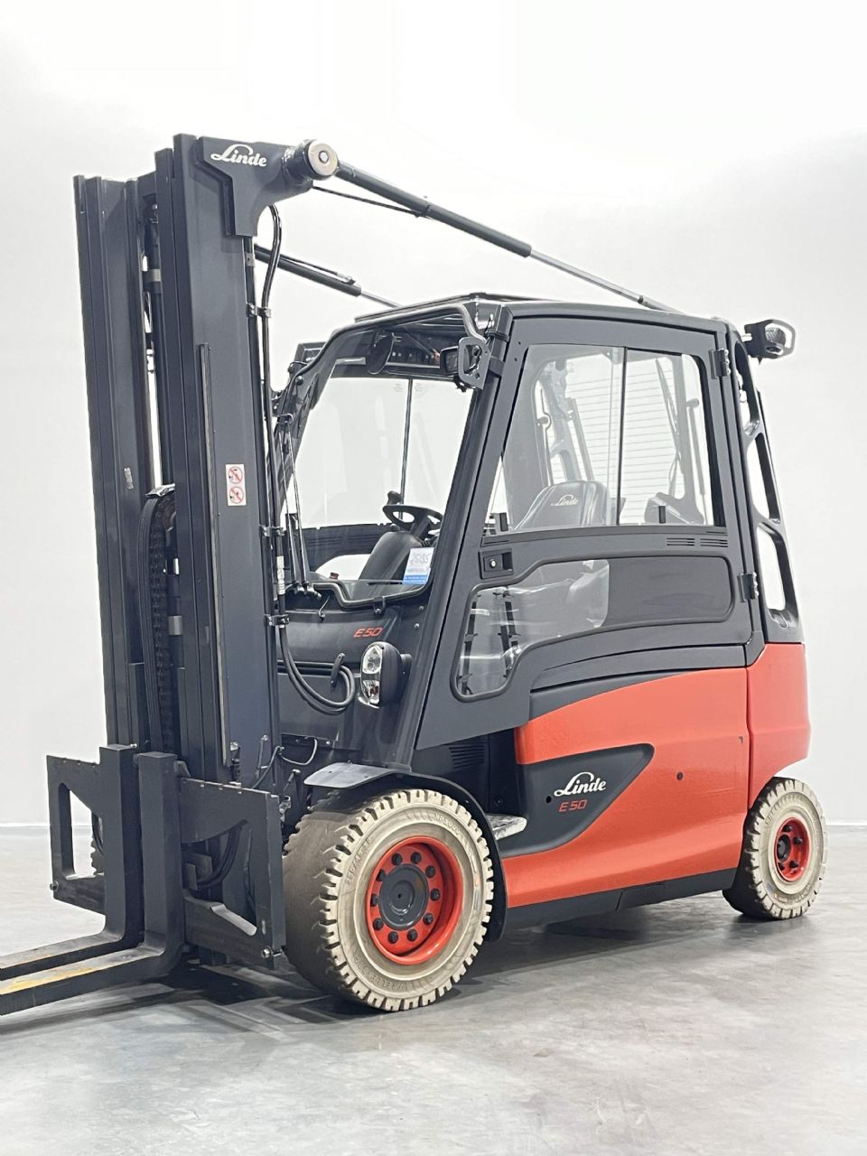 Linde E50HL-01-388 electric 4-wheel forklift, 5,000 kg