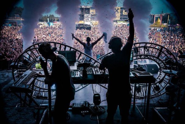 Tour Production Zeitgeist Tour (Camo & Krooked)