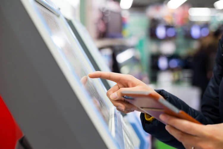 Industrieller Touchscreen im Einsatz