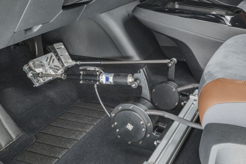 Fahrroboter im Testfahrzeug