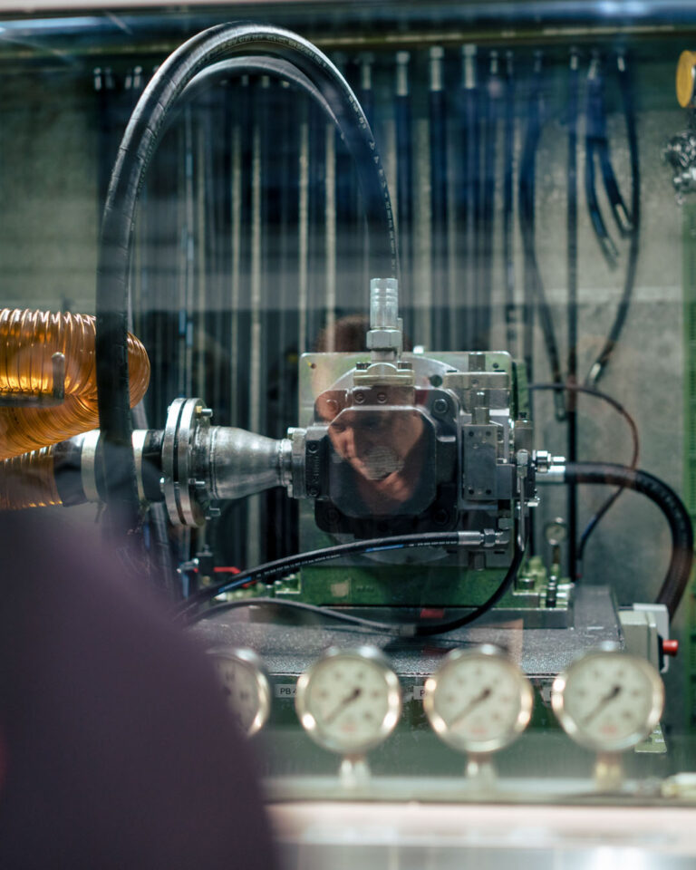 Hydraulik-Komponente im Prüfstand