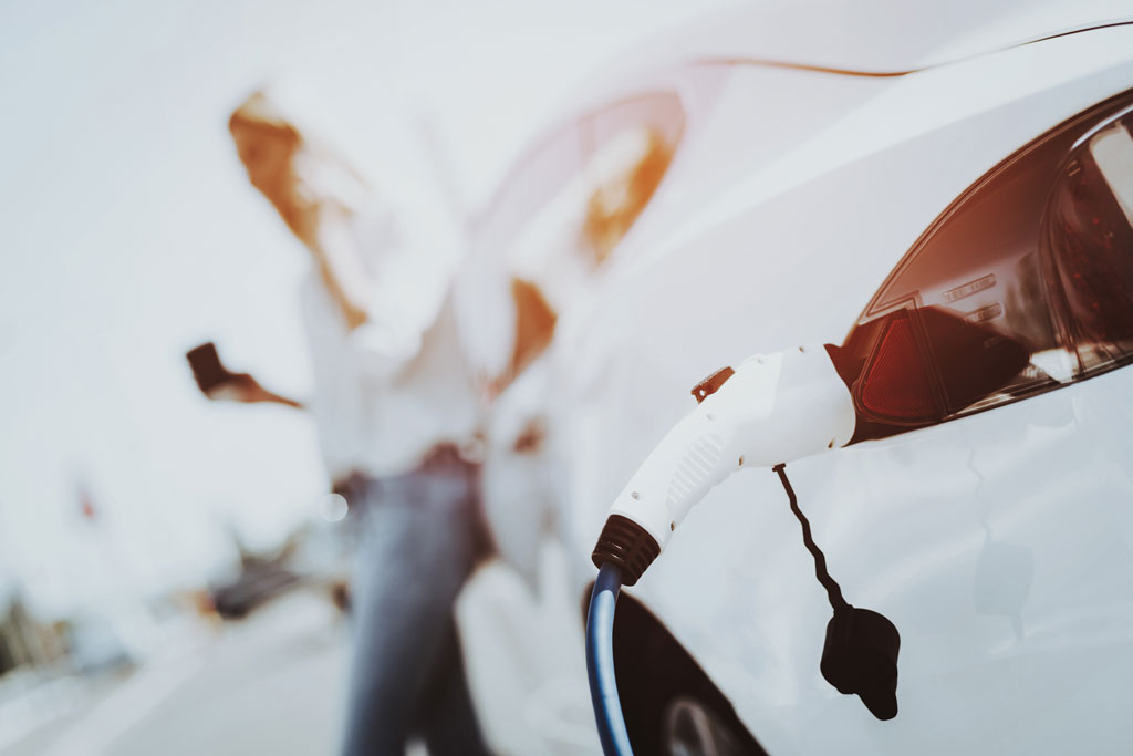 Elektro-/Hybrid-Service: Batterieladung