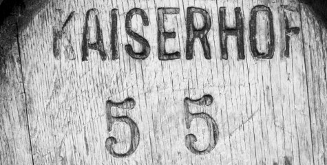 Bier aus dem traditionellen Eichenfass