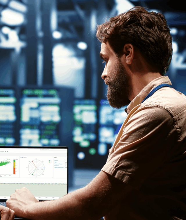 Ingenieur arbeitet mit SynchroGuard Grid Management