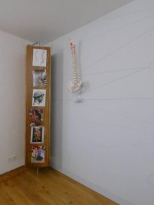 Drehschrank aus hochwertigem Holz