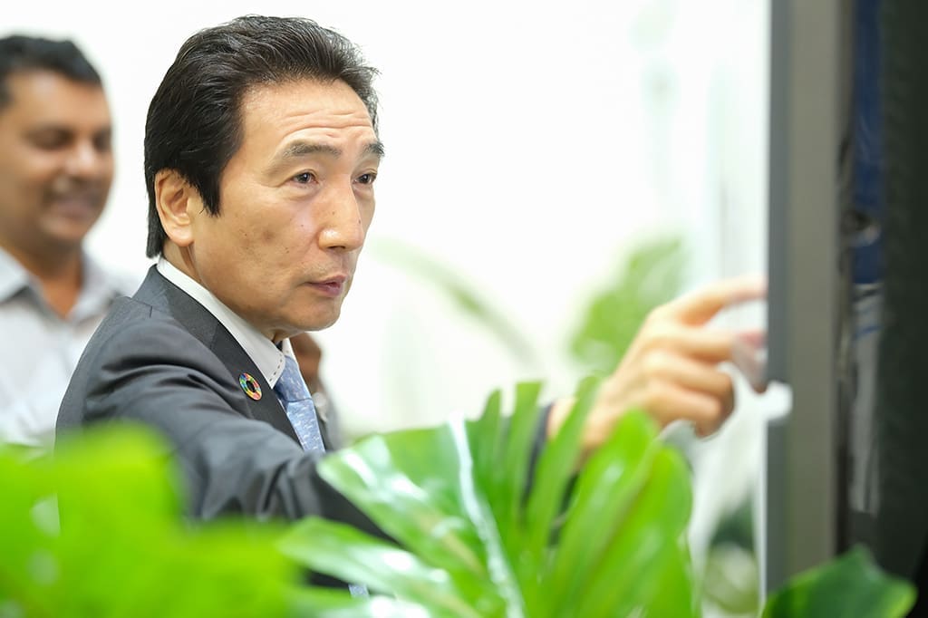 Dr. Aki Kitamura bei einer Präsentation