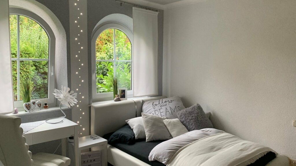 Schlafzimmer mit Flüssigtapete