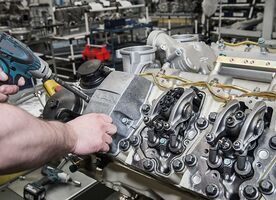 Montage eines MAN-Motors für ein BHKW