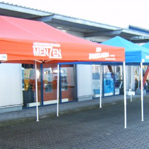 Faltpavillons mit Kundenlogos