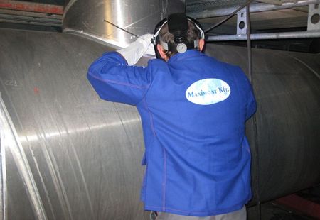 Mitarbeiter von Maximont bei der Arbeit