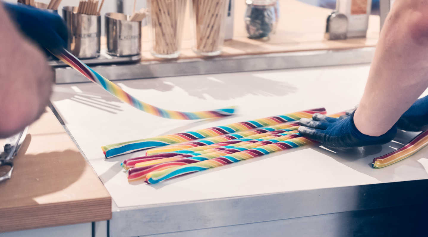 Zuckerstangen rollen