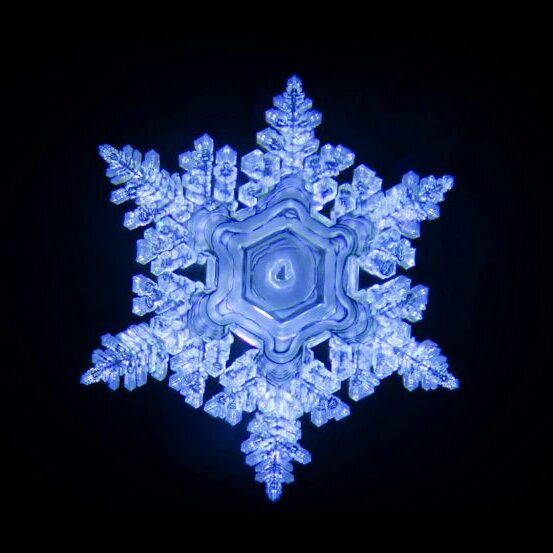 Hexagonale Wasserstruktur (Kristallaufnahme HADO-life-Institut)