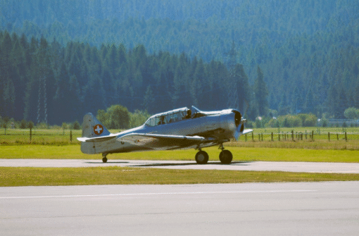 AT-16/T-6 Warbird im Flug über dem Aargau