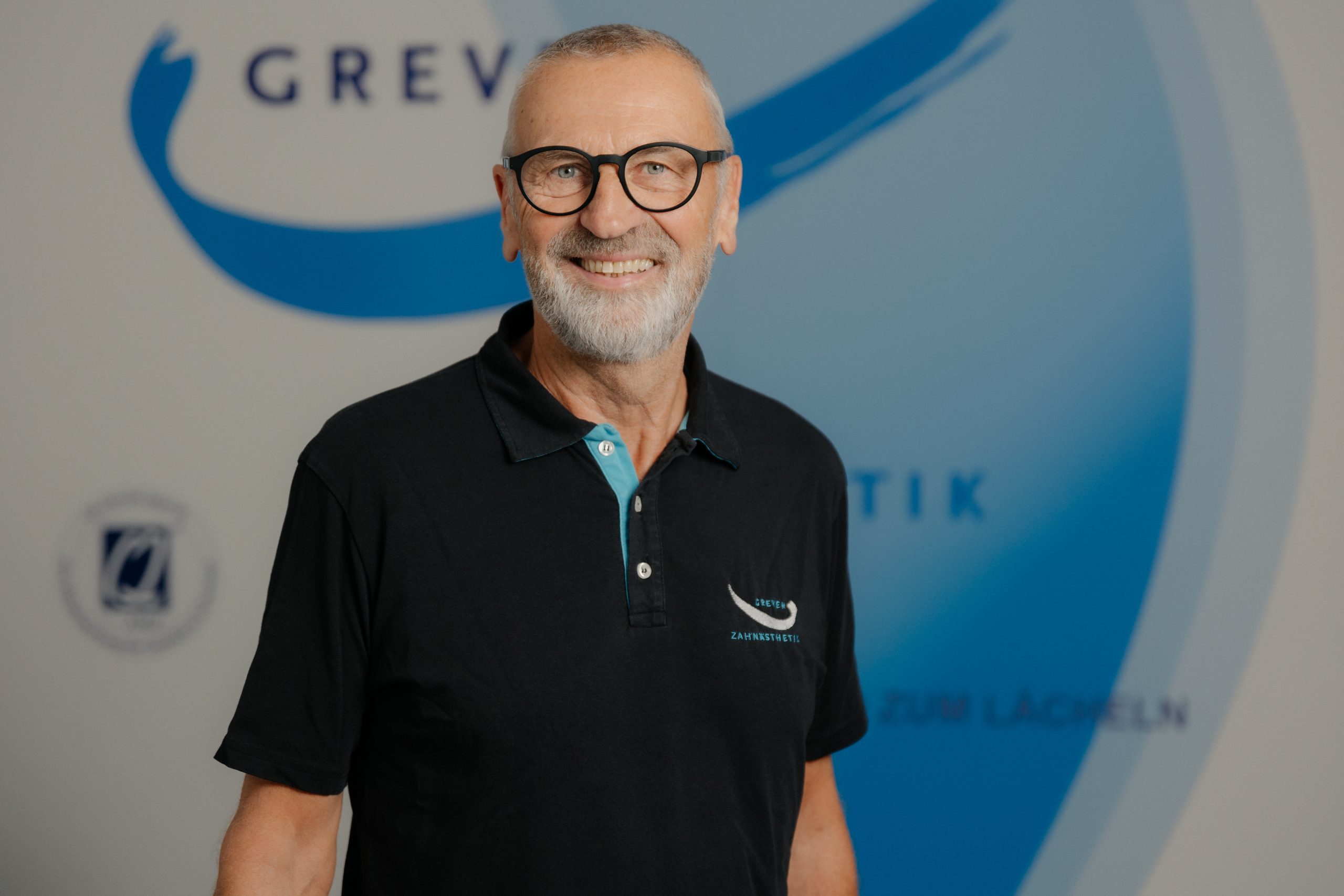 Mitarbeiter im Dentallabor