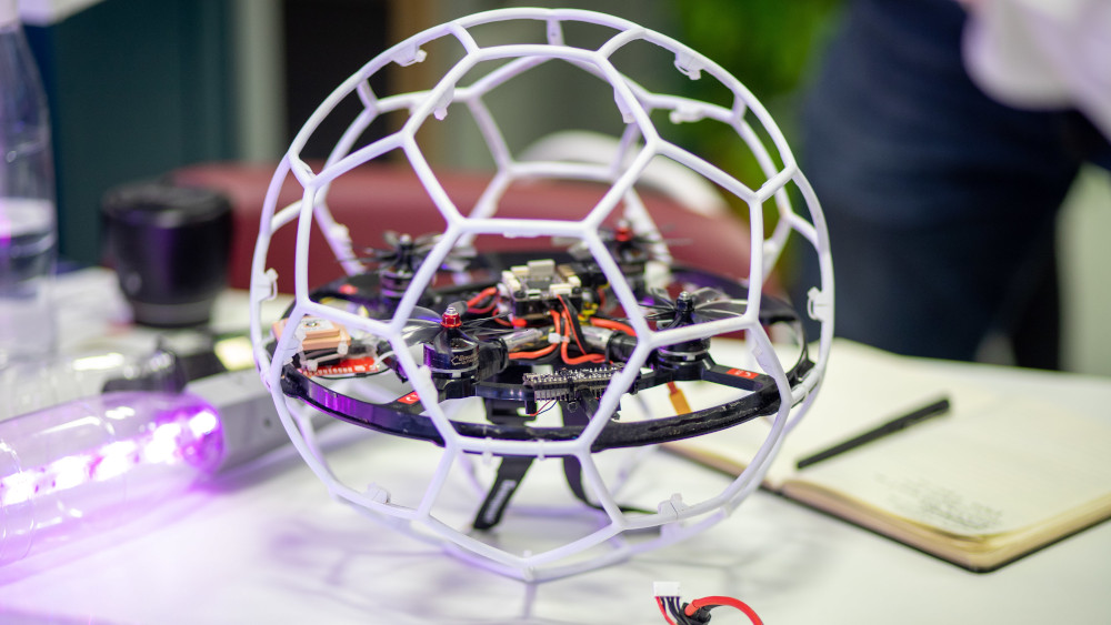 FlyQ Prototyp (fliegender Ball)
