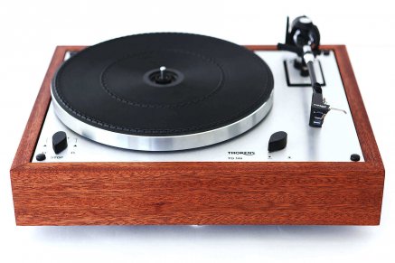 Thorens TD 146 mit Mahagoni-Plinth