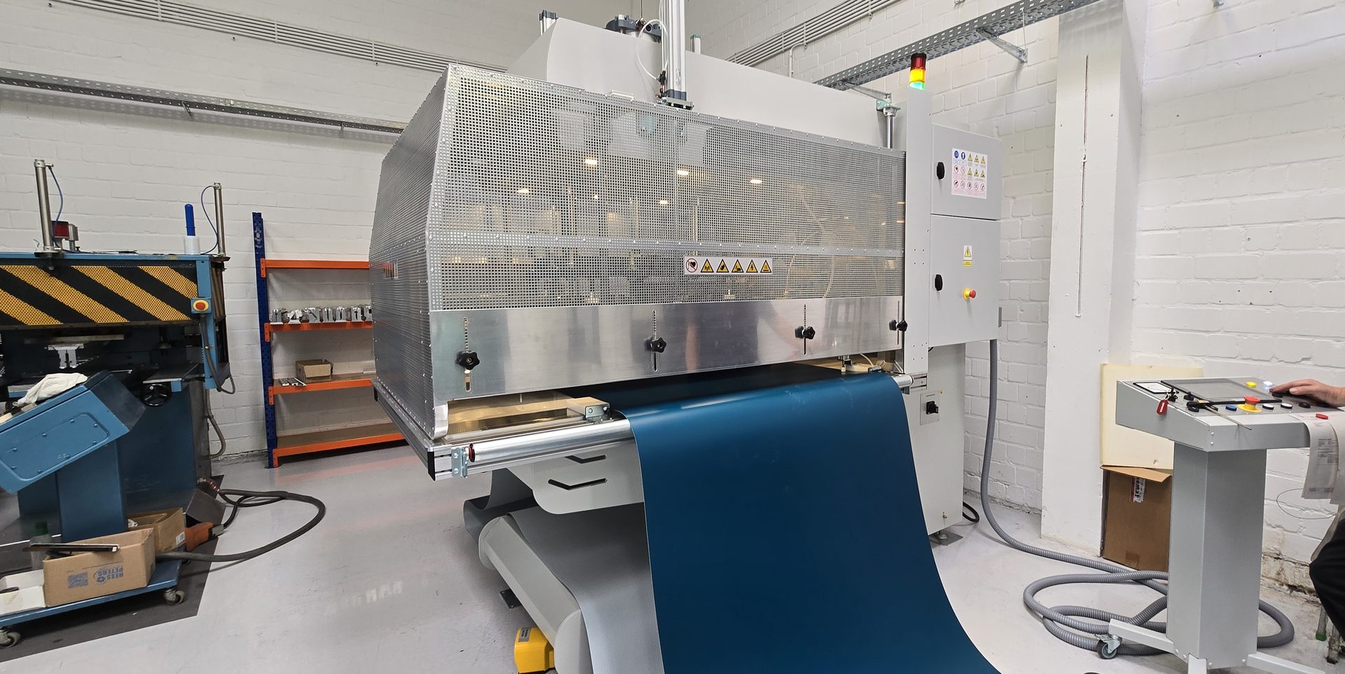 Konfektioniermaschine mit Transportband