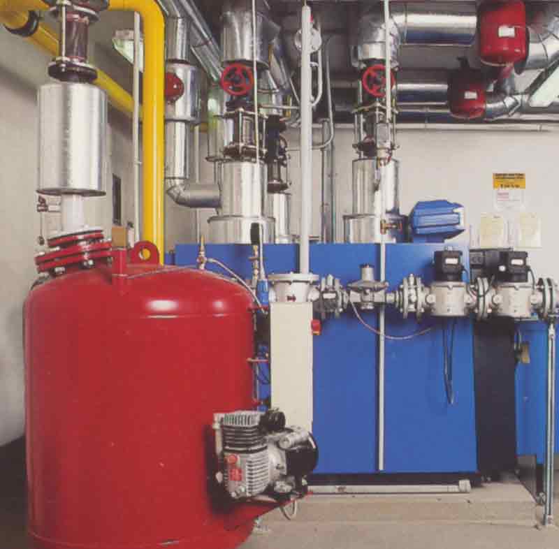 Kesselanlage 2 × 270 kW Gasfeuerung (Brennwert), Fabrik- und Wohngebäude Schöneberg