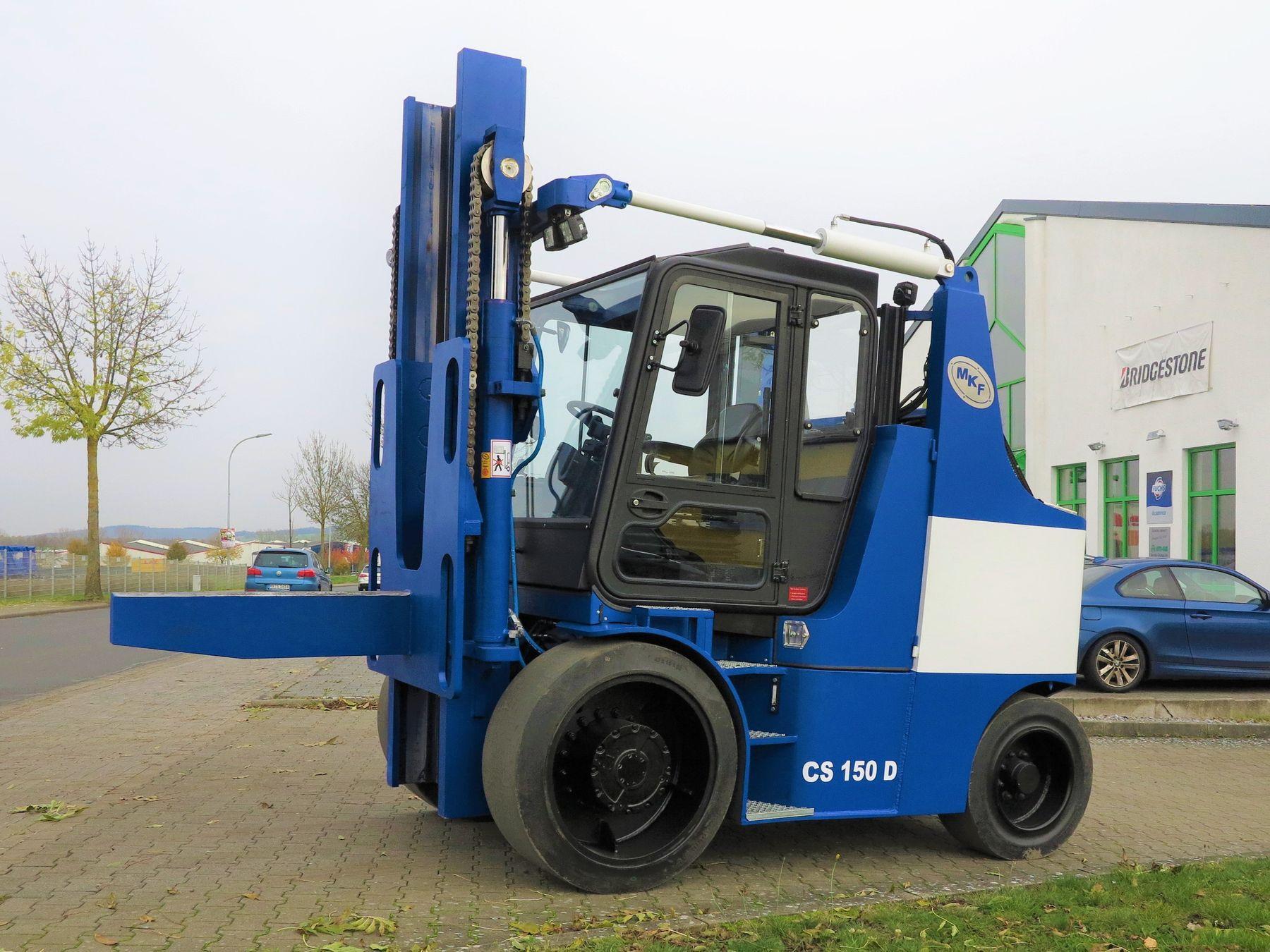 Multi-directional side loader for block storage