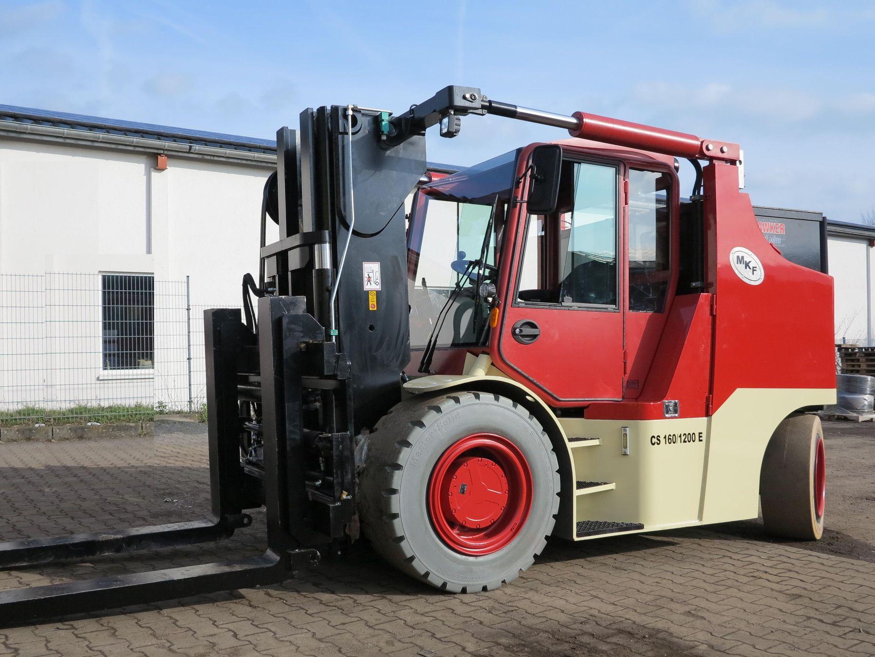 Multi-directional side loader in block storage