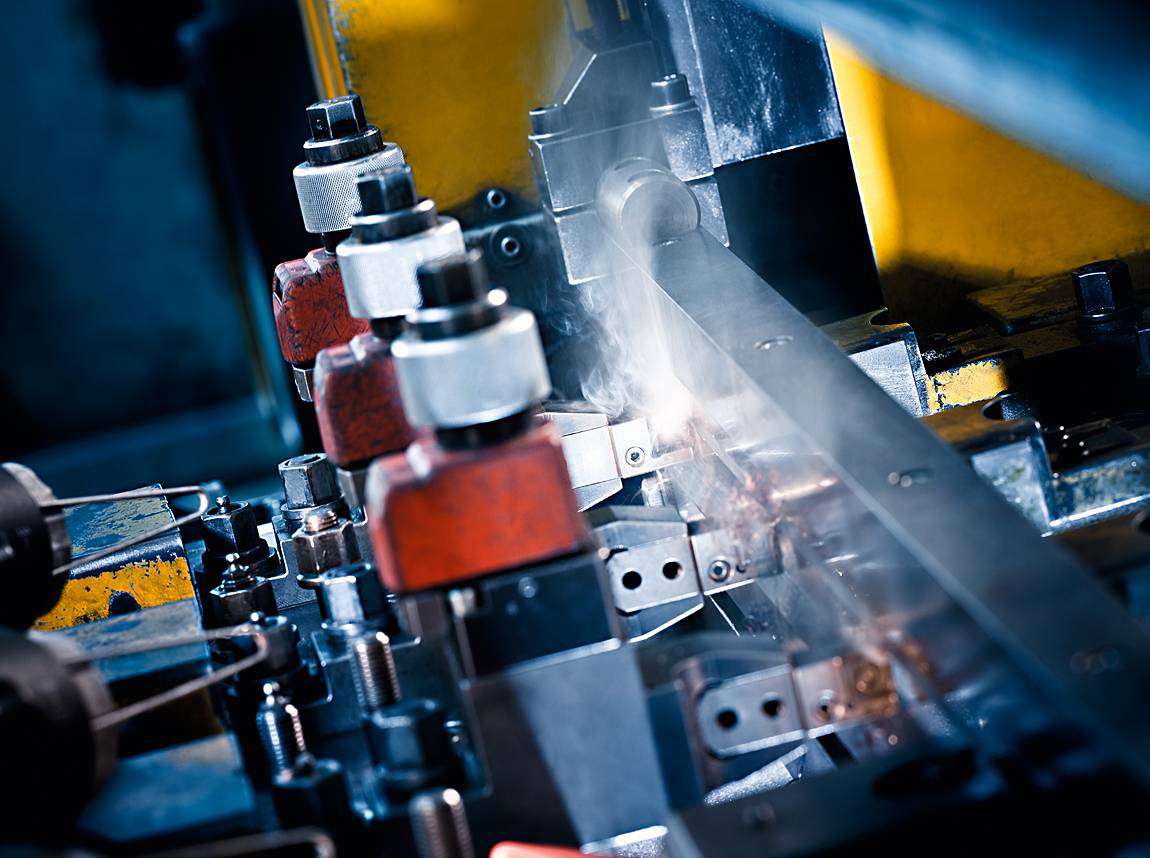 CNC-Strehlmaschine in der Fertigung