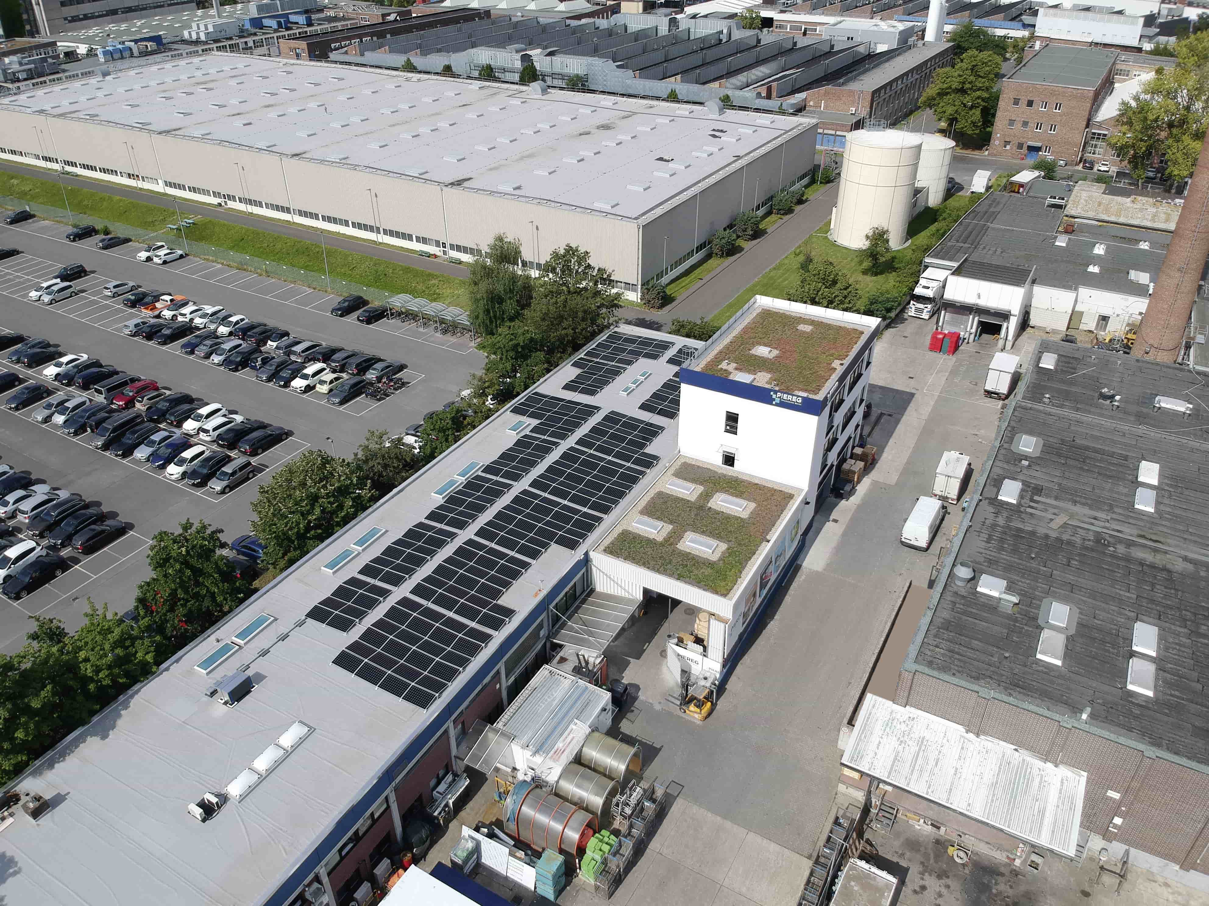 Photovoltaikanlage auf dem Dach der Druckerei PieReg, Berlin
