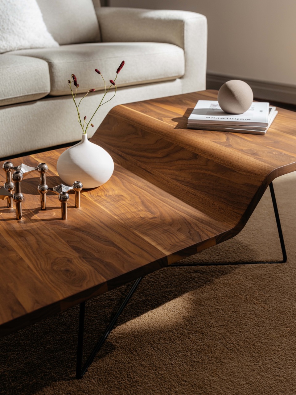 Coffee table Fluid, solid oak with fine grain