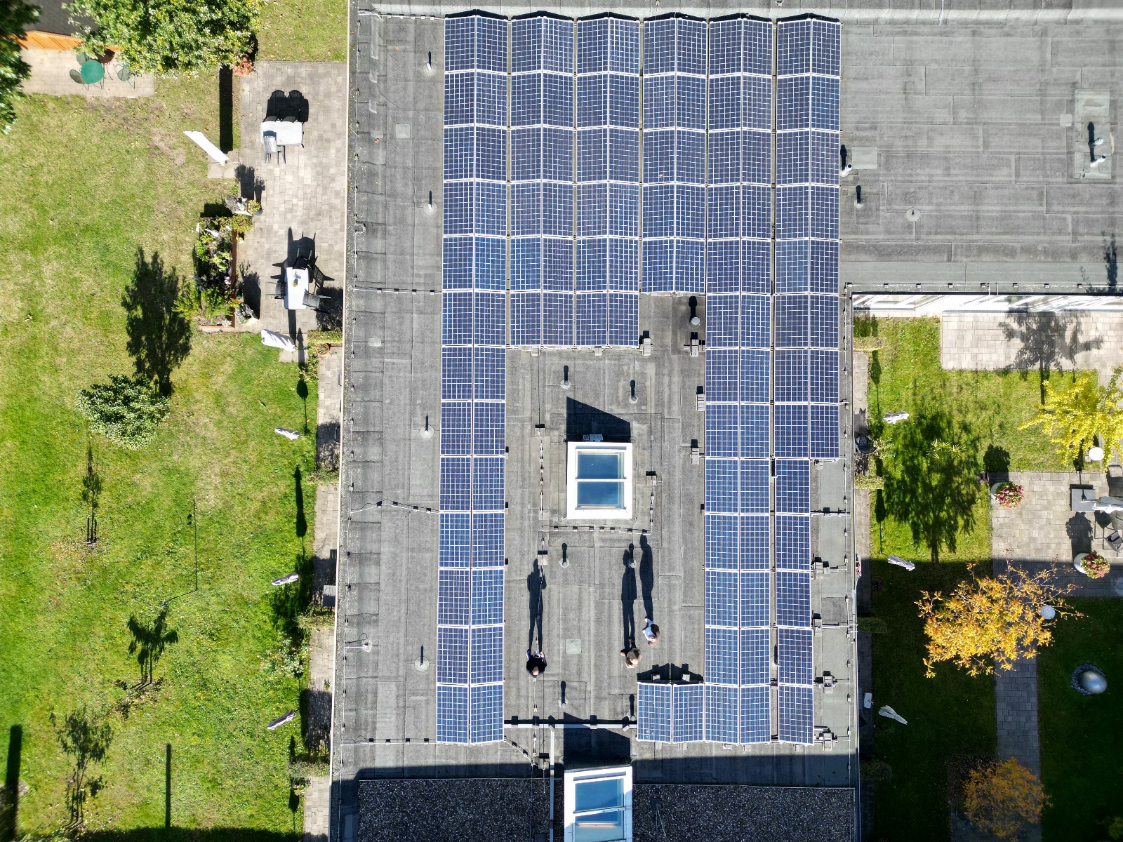 Lebensmittelverarbeitungsbetrieb Unna, 320 kWp mit Speicher und E-Ladesäulen