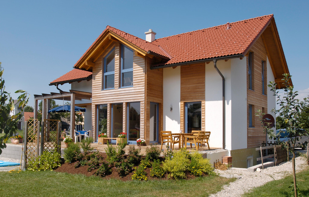 Satteldach mit Holzoptik