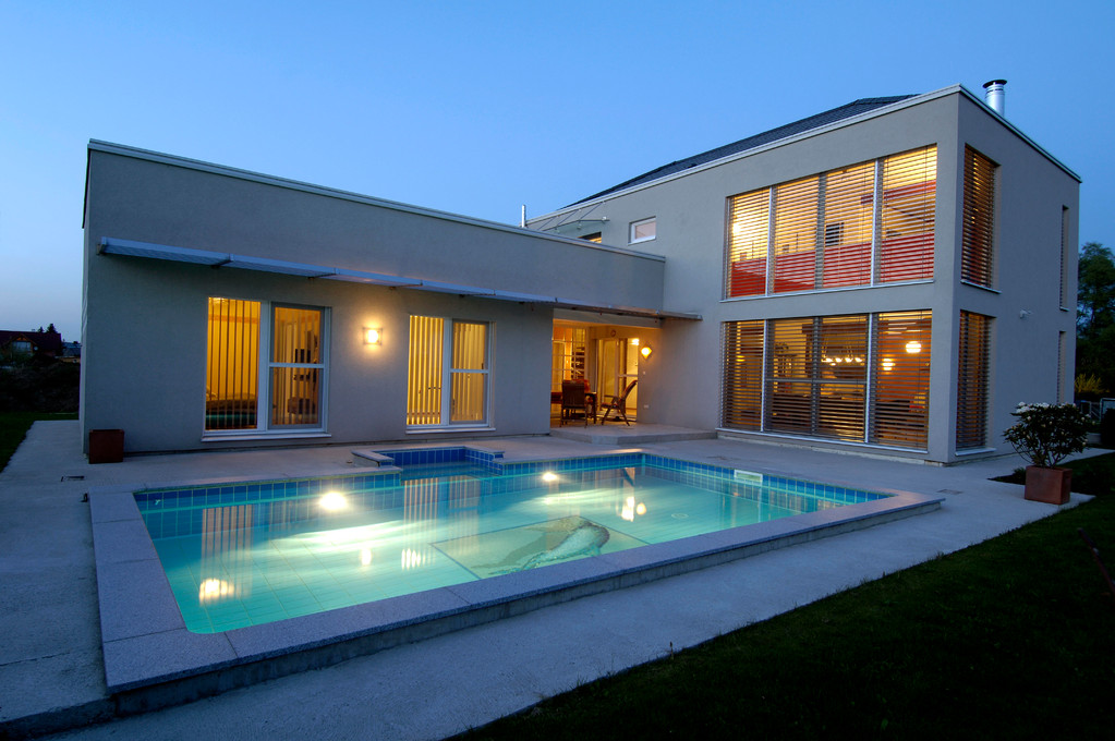 Modernes Einfamilienhaus mit Pool und Lüftungsanlage