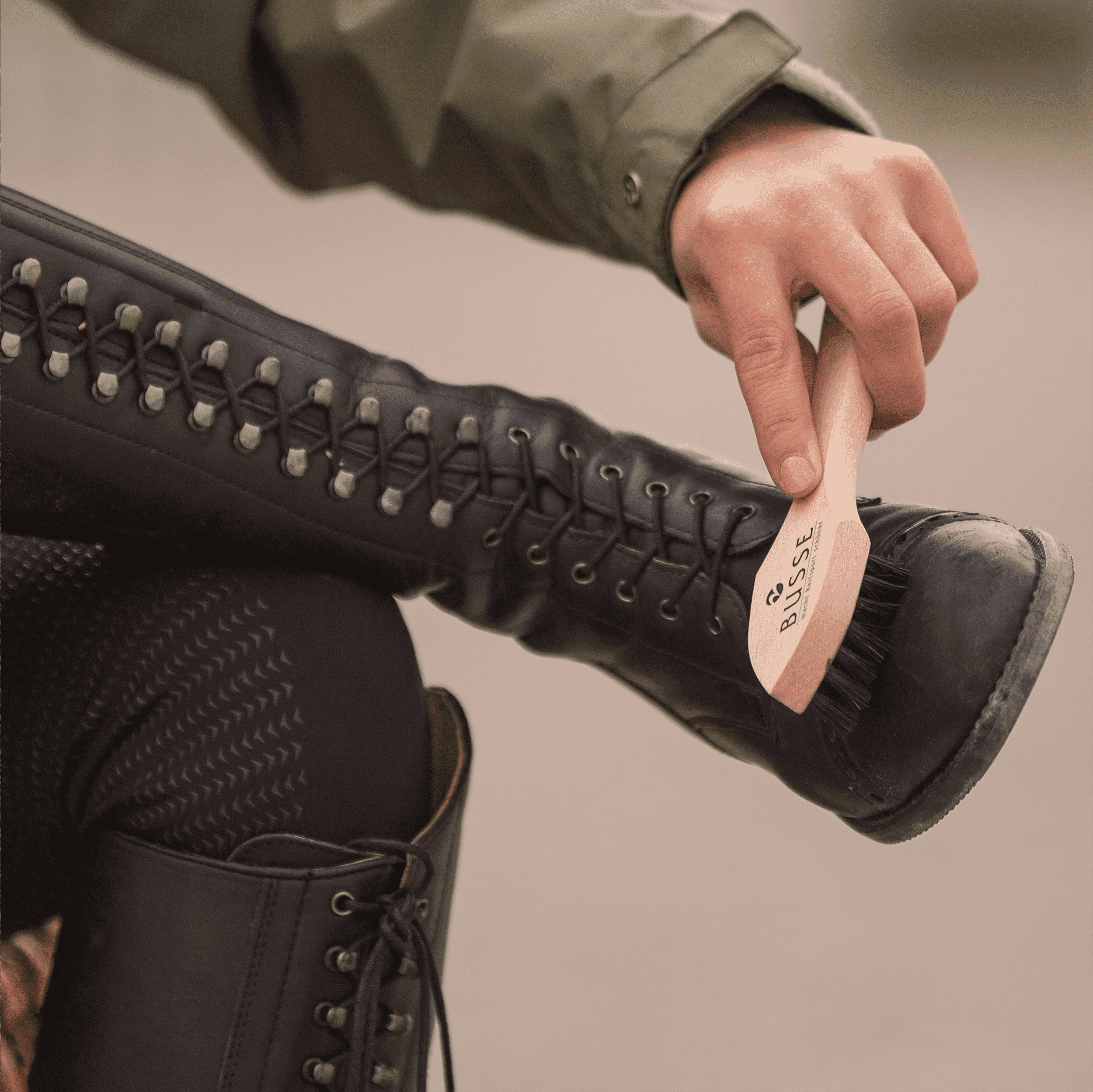 Lederpflege am Reitstiefel