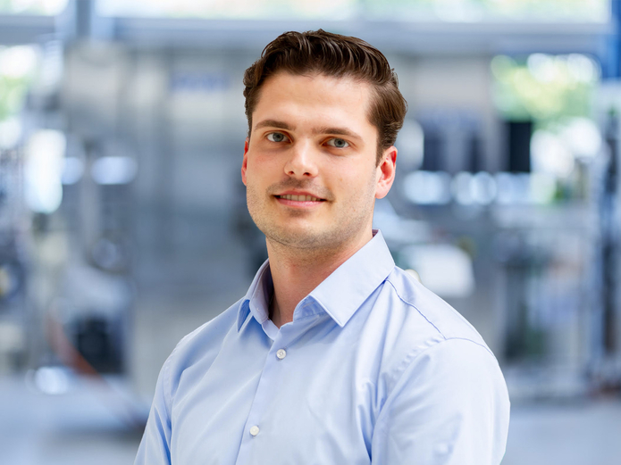 Sasa Lukic, Verkauf Neumaschinen