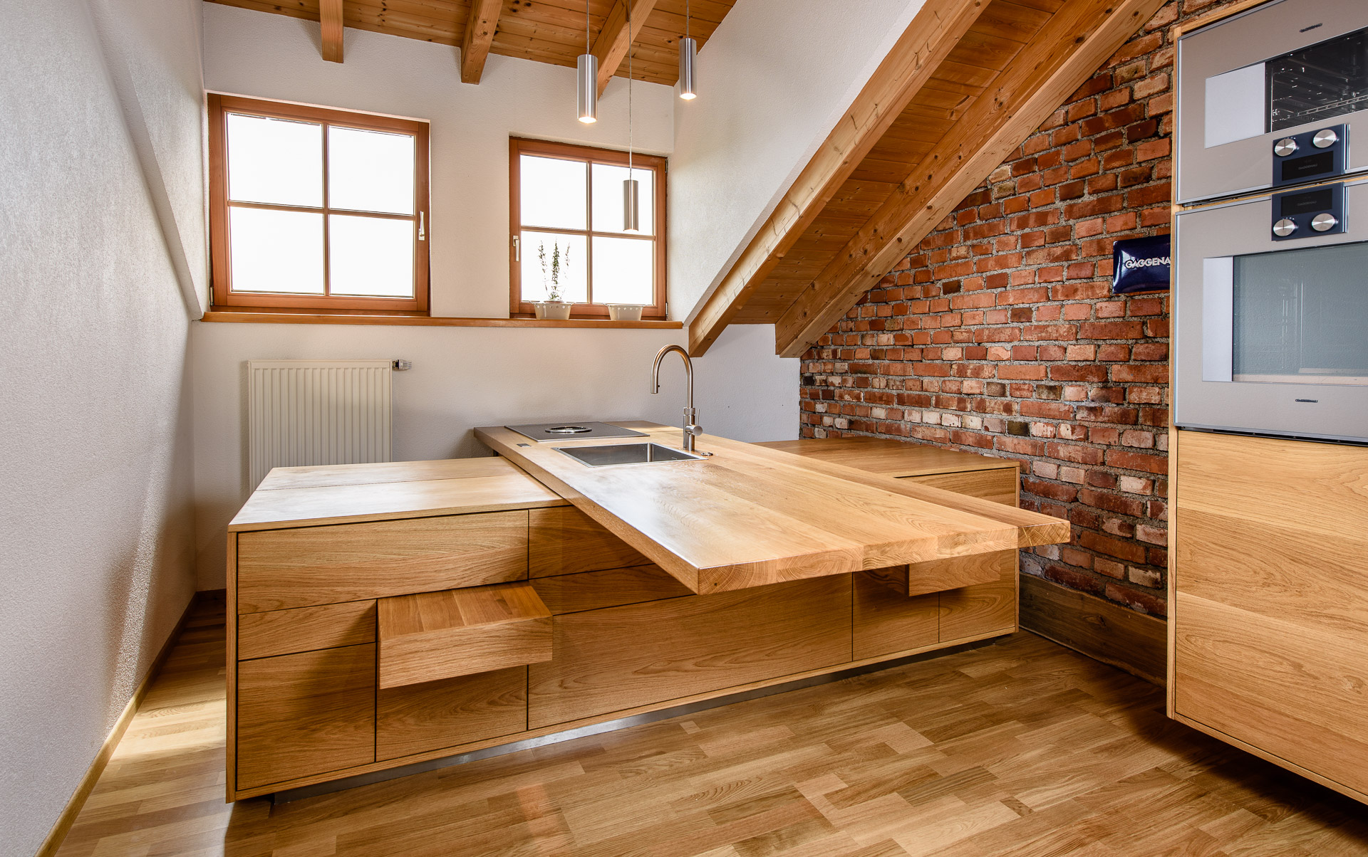 Bademöbel: Wandschrank, Handtuchaufhängung, Badewannenverkleidung