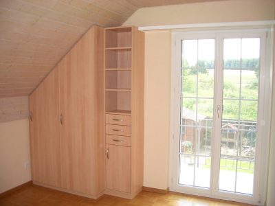 Schrank in Dachschräge