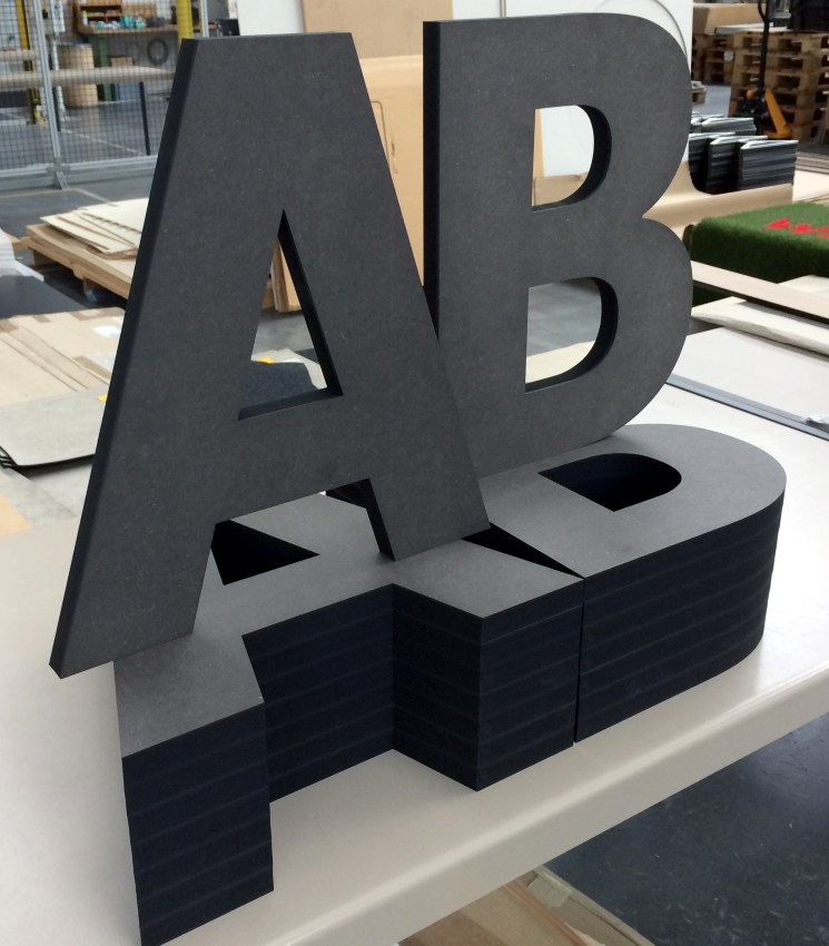 Buchstaben aus MDF, 25 mm