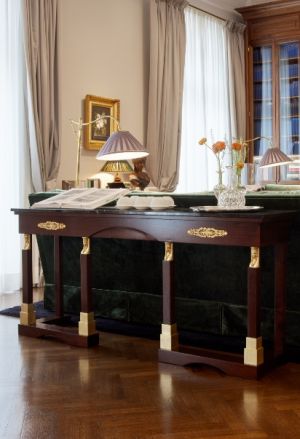 Projekt Salon Wien-Landstraße, Schreibtisch