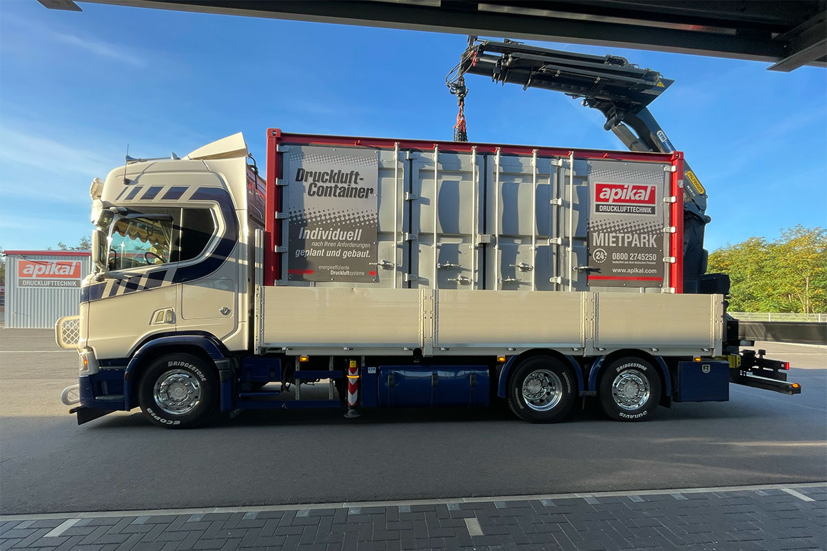 Verladung Schraubenkompressor und Container-Druckluftstation