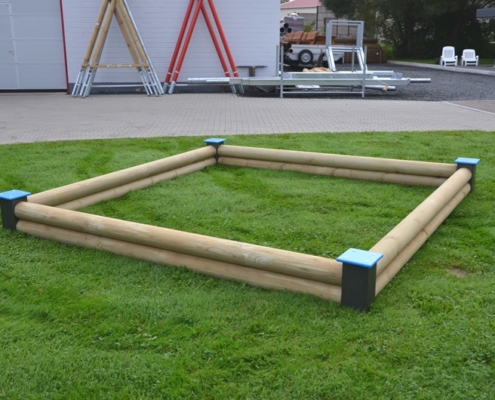 Sandkasten mit feuerverzinkten Stahl-Eckpollern (1023-f)