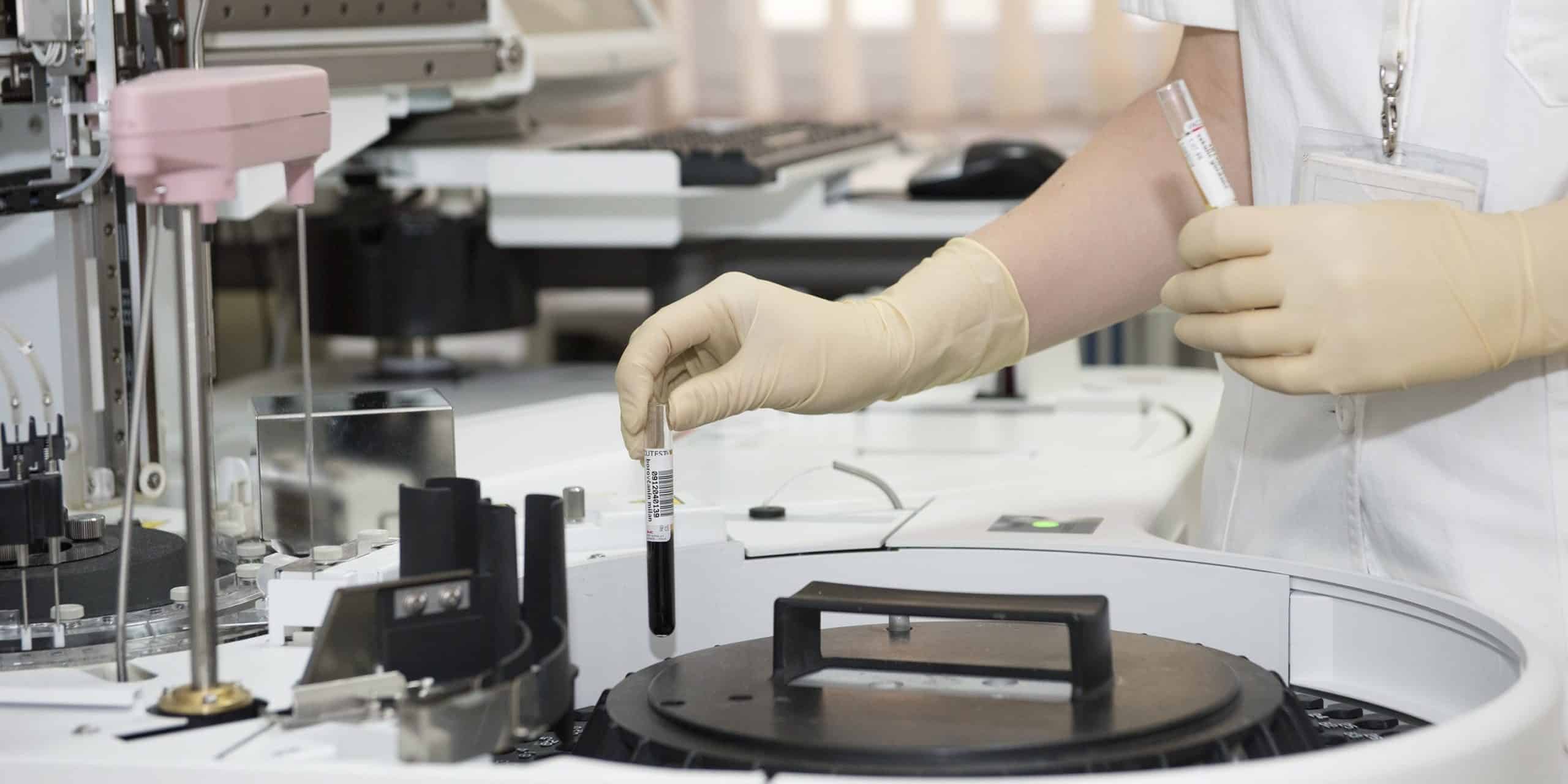 Orthopädische Implantate und Orthesen